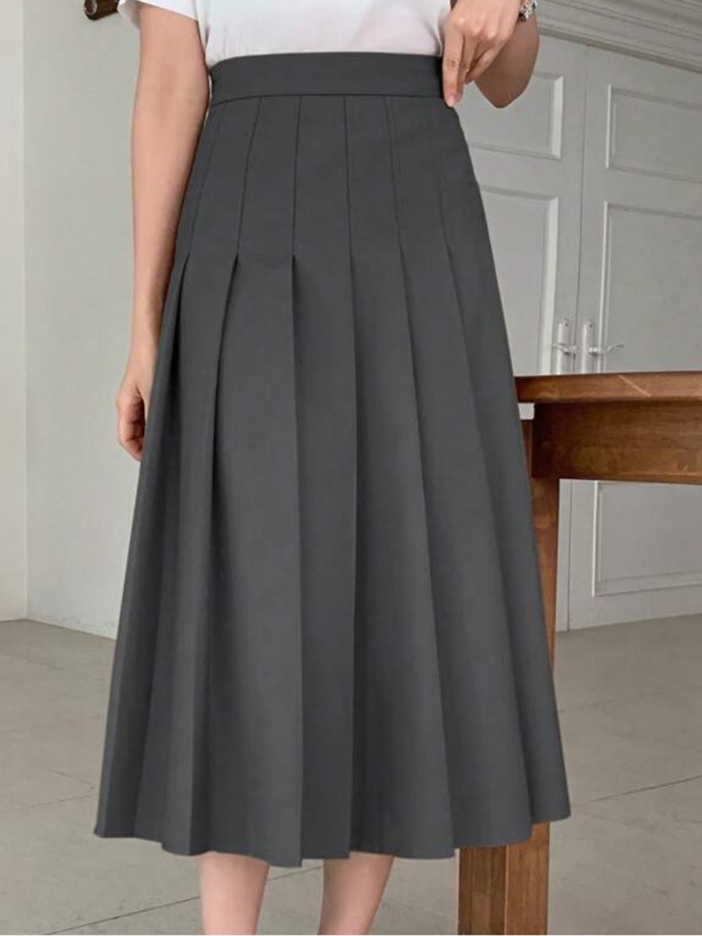 High-Waist Pleated A-Line Skirt in Gray